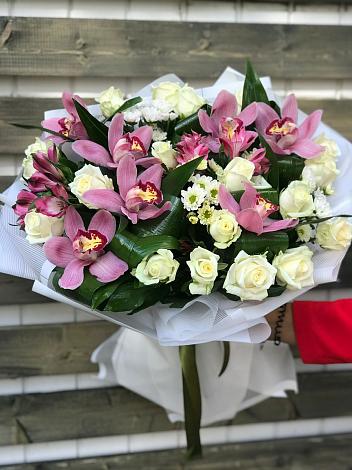 Букет цветов из: Розы и Хризантемы в Плесе