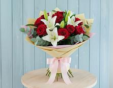 Букет цветов из:  Лилии и Розы в Плесе