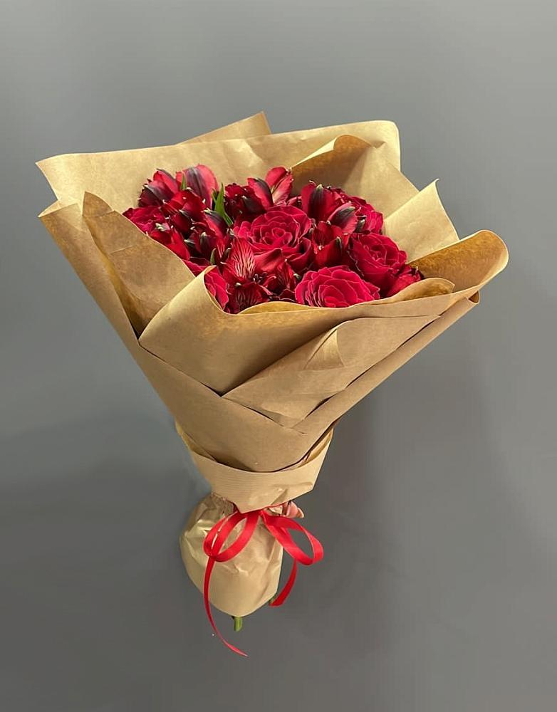 Букет цветов из: Альстромерии и Розы в Плесе