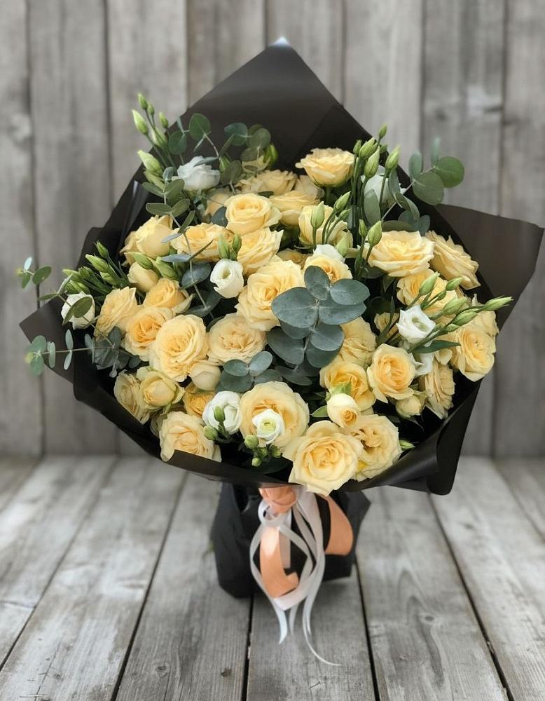 Букет цветов из: Розы и Лизиантусы в Плесе