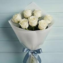Букет 7 Белых роз Эдлесс Лав в Плесе
