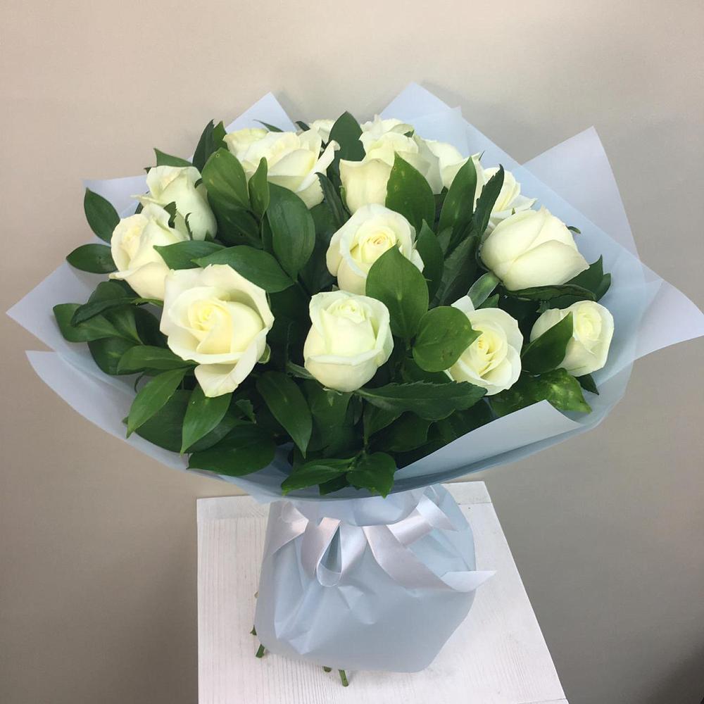Букет 15 Белых роз Проуд в Плесе