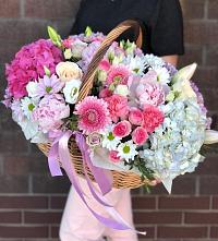 Композиция солнечный день в Плесе Цветочная композиция из Розы, Хризантемы, Пионы и Лизиантусы в корзине в Плесе