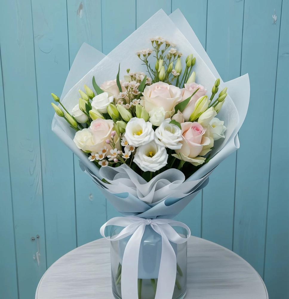 Букет цветов из: Розы и Лизиантусы в Плесе