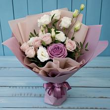 Букет цветов из:  Розы и Лизиантусы в Плесе
