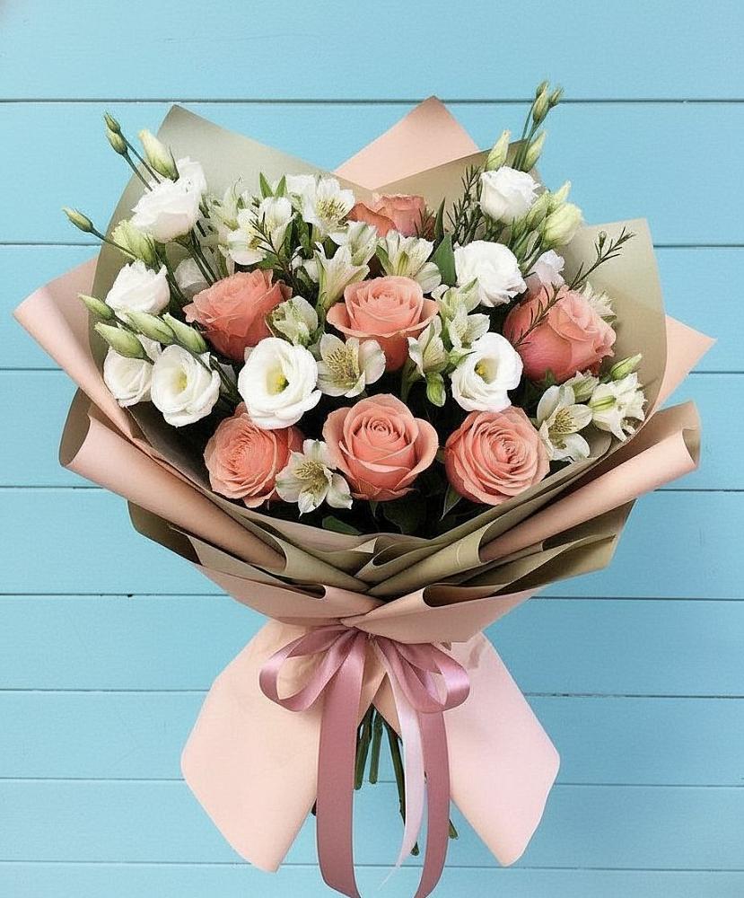 Букет цветов из: Розы, Альстромерии и Лизиантусы в Плесе