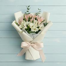 Букет цветов из:  Альстромерии в Плесе