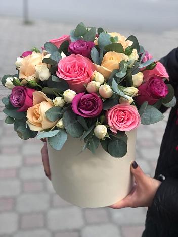 Цветочная композиция из Розы в шляпной коробке в Плесе