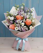 Букет цветов из:  Лизиантусы, Розы, Альстромерии и Гипсофила в Плесе