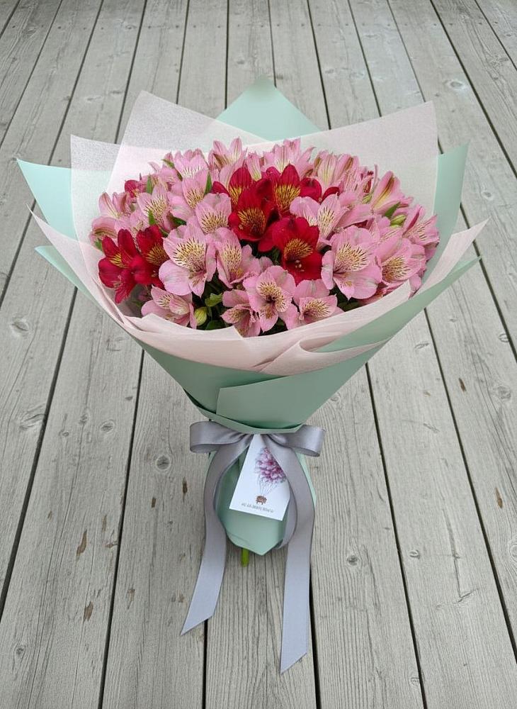 Букет цветов из: Альстромерии в Плесе