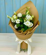 Букет цветов из:  Хризантемы и Лизиантусы в Плесе