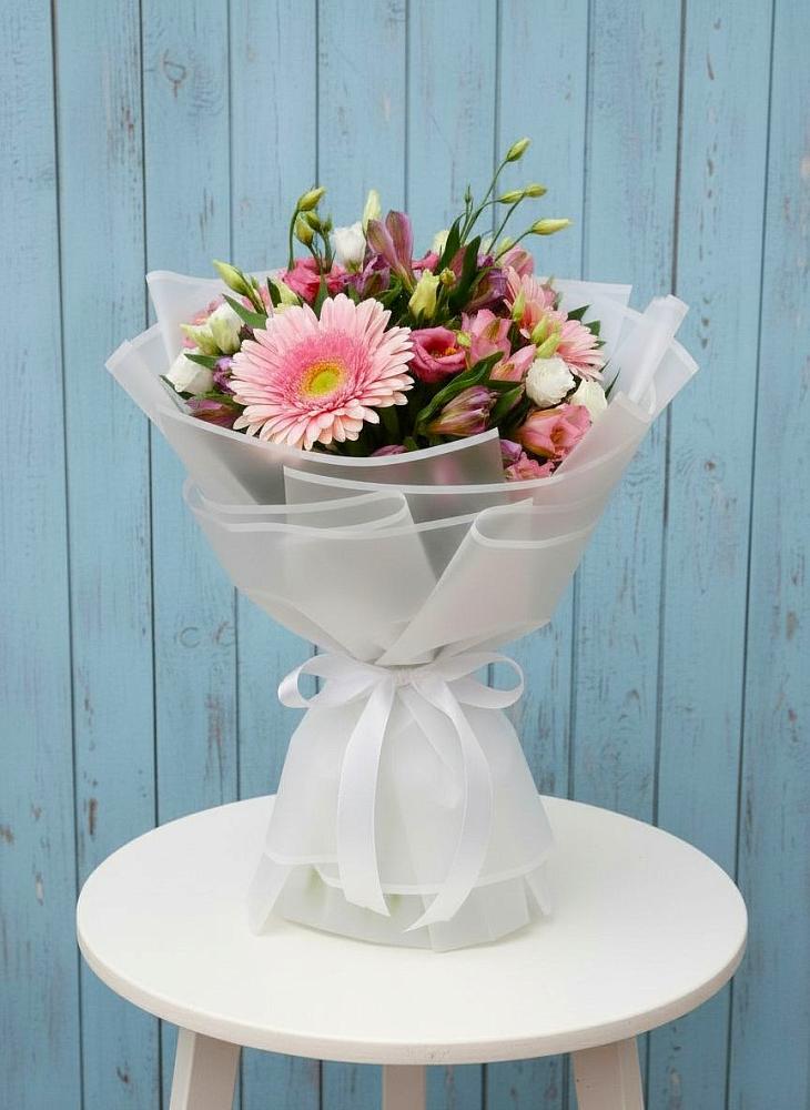 Букет цветов из: Герберы, Альстромерии и Лизиантусы в Плесе