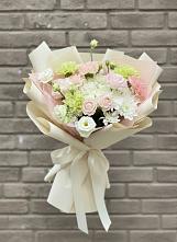 Букет цветов из:  Гвоздики, Розы, Лизиантусы и Хризантемы в Плесе
