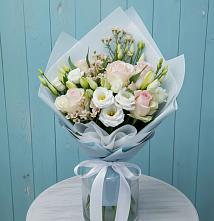 Букет цветов из:  Розы и Лизиантусы в Плесе