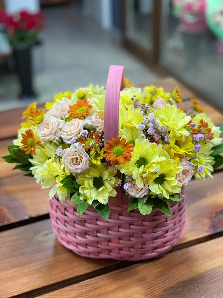 Цветочная композиция из Хризантемы и Розы в корзине в Плесе