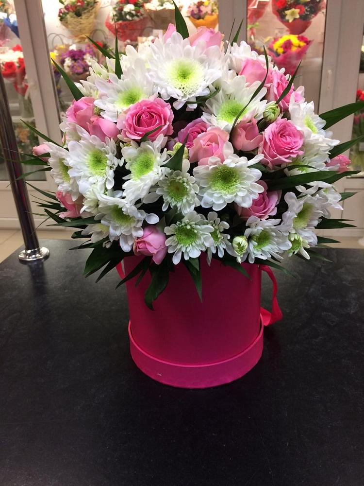 Цветочная композиция из Розы и Хризантемы в шляпной коробке в Плесе