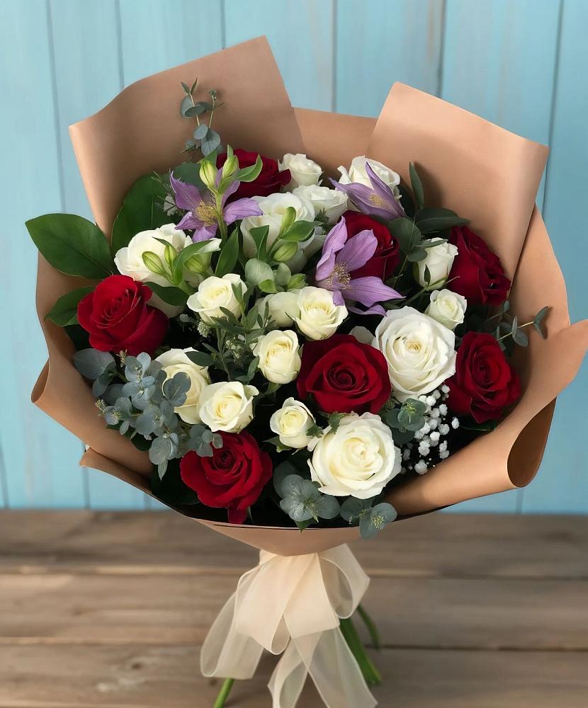 Букет цветов из: Розы и Альстромерии в Плесе