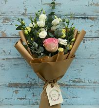 Букет цветов из:  Розы и Лизиантусы в Плесе