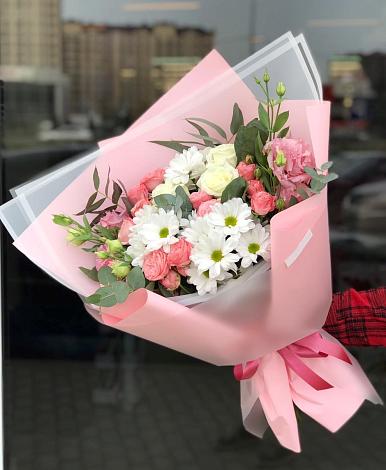 Букет цветов из: Розы, Лизиантусы и Хризантемы в Плесе