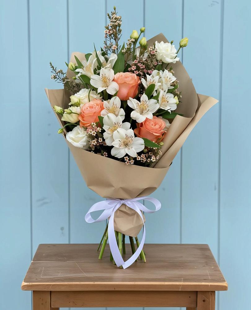 Букет цветов из: Альстромерии, Лизиантусы, Розы и Хризантемы в Плесе