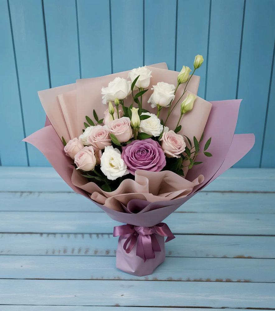 Букет цветов из: Розы и Лизиантусы в Плесе